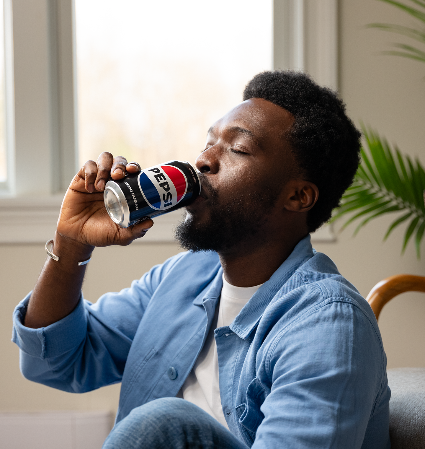 Man drinking a can of Pepsi Zero Sugar