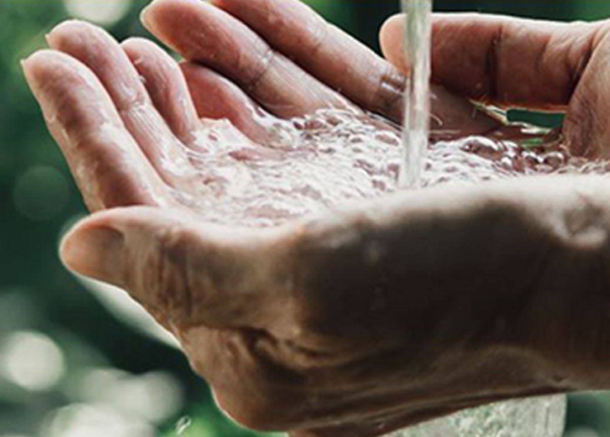 https://www.pepsico.com/images/default-source/stories/hands-holding-water---stories_landscape-thumbnail-1200x860.png?Status=Master&sfvrsn=d4f06ac0_3