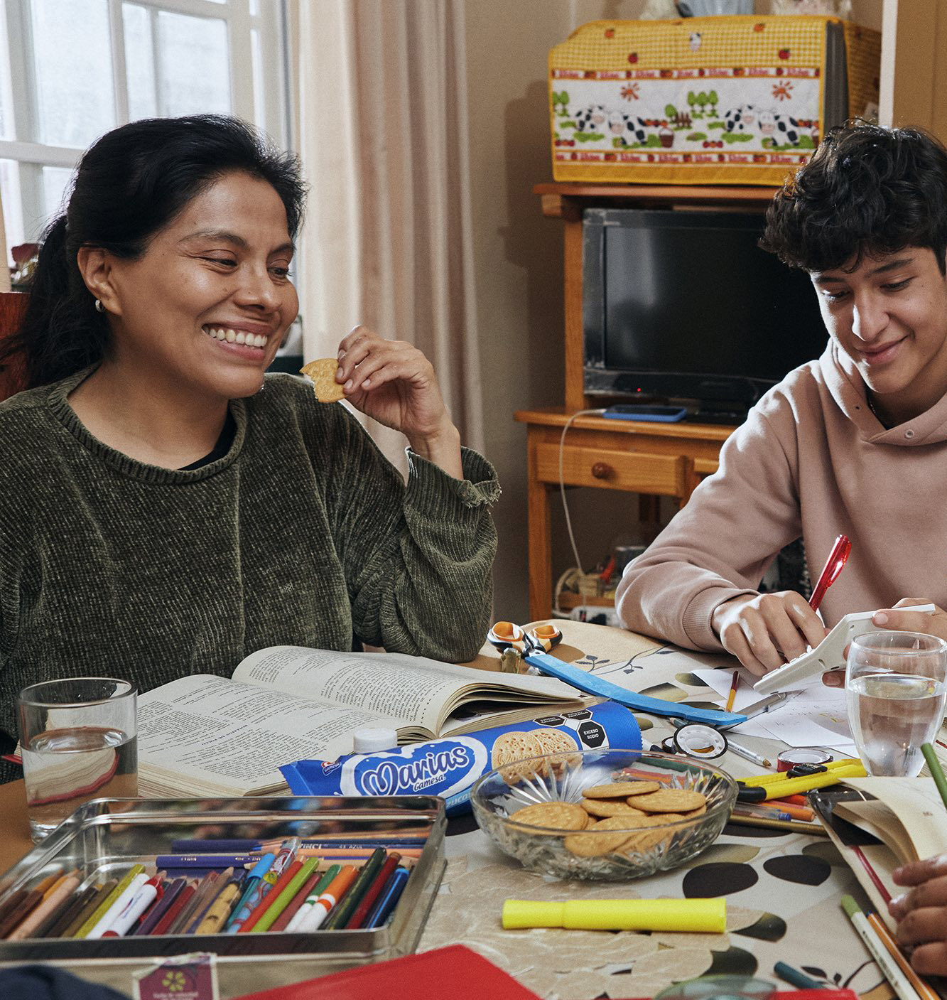 Family gathered around a table with Marias Gamesa cookies